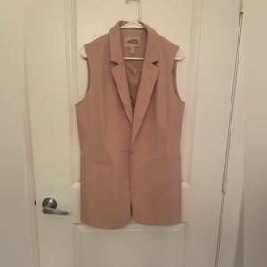 Cream sleeveless coat